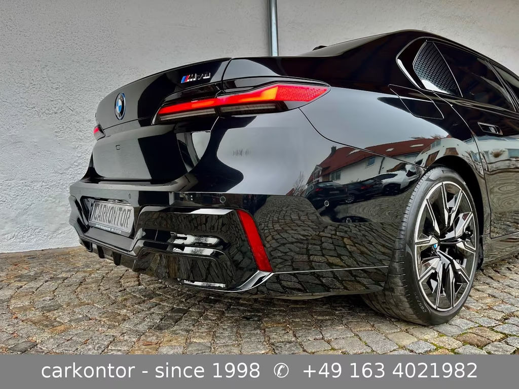 BMW i7