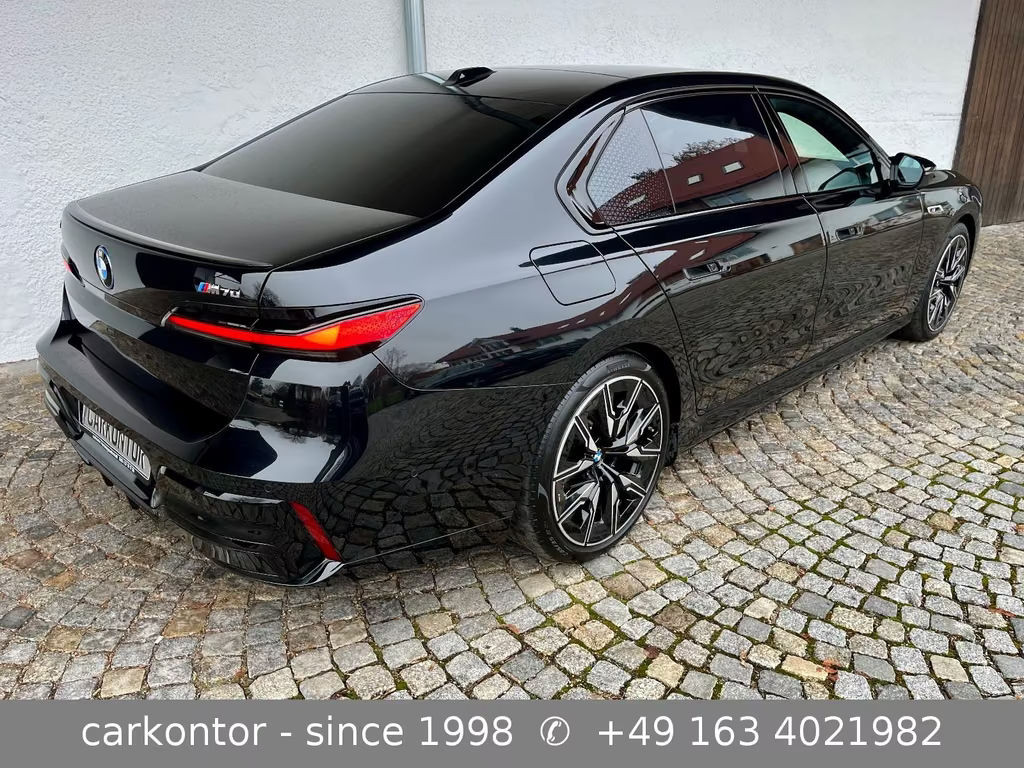BMW i7