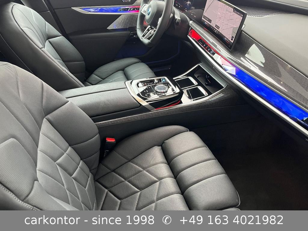 BMW i7
