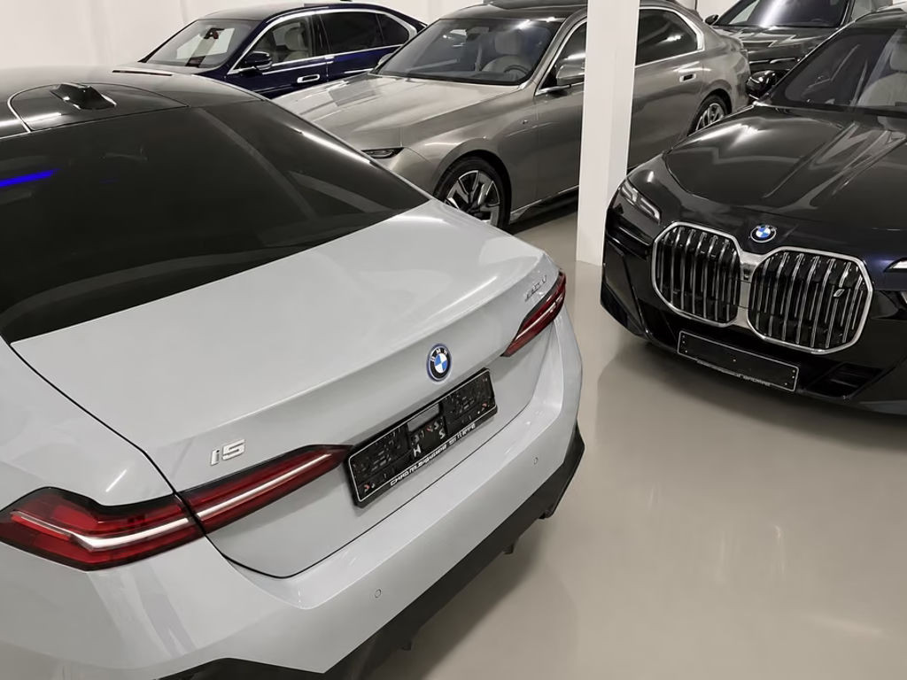 BMW i7