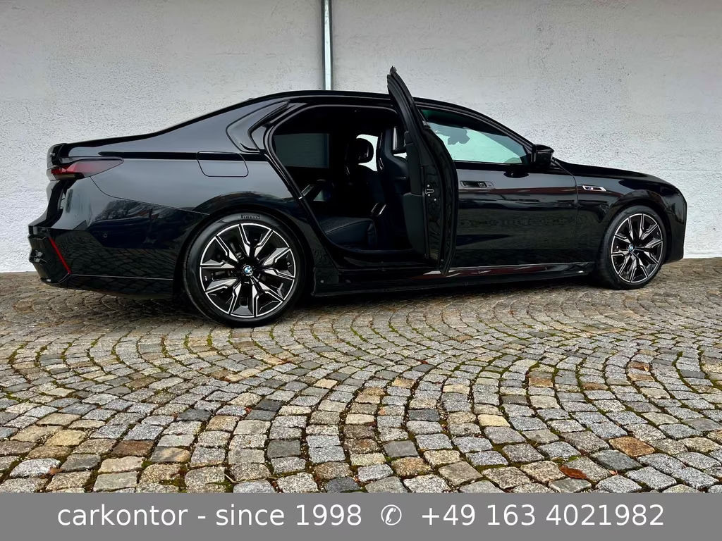 BMW i7