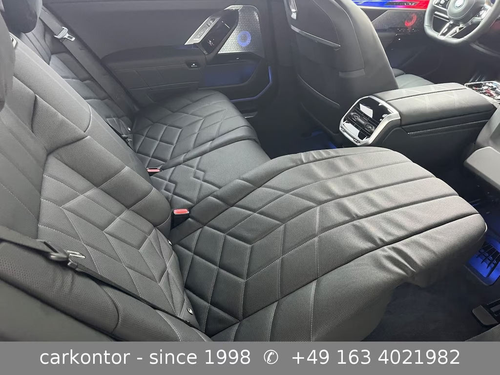 BMW i7