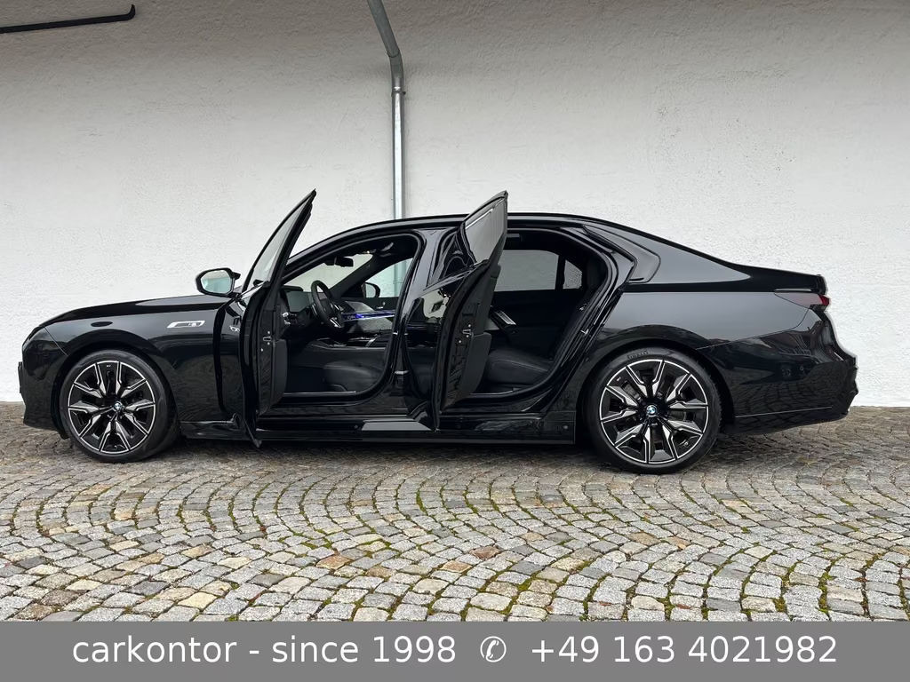 BMW i7