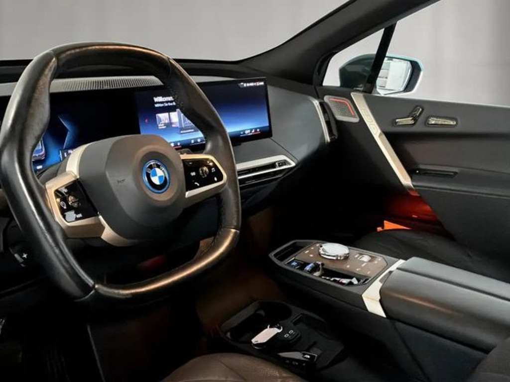 BMW iX