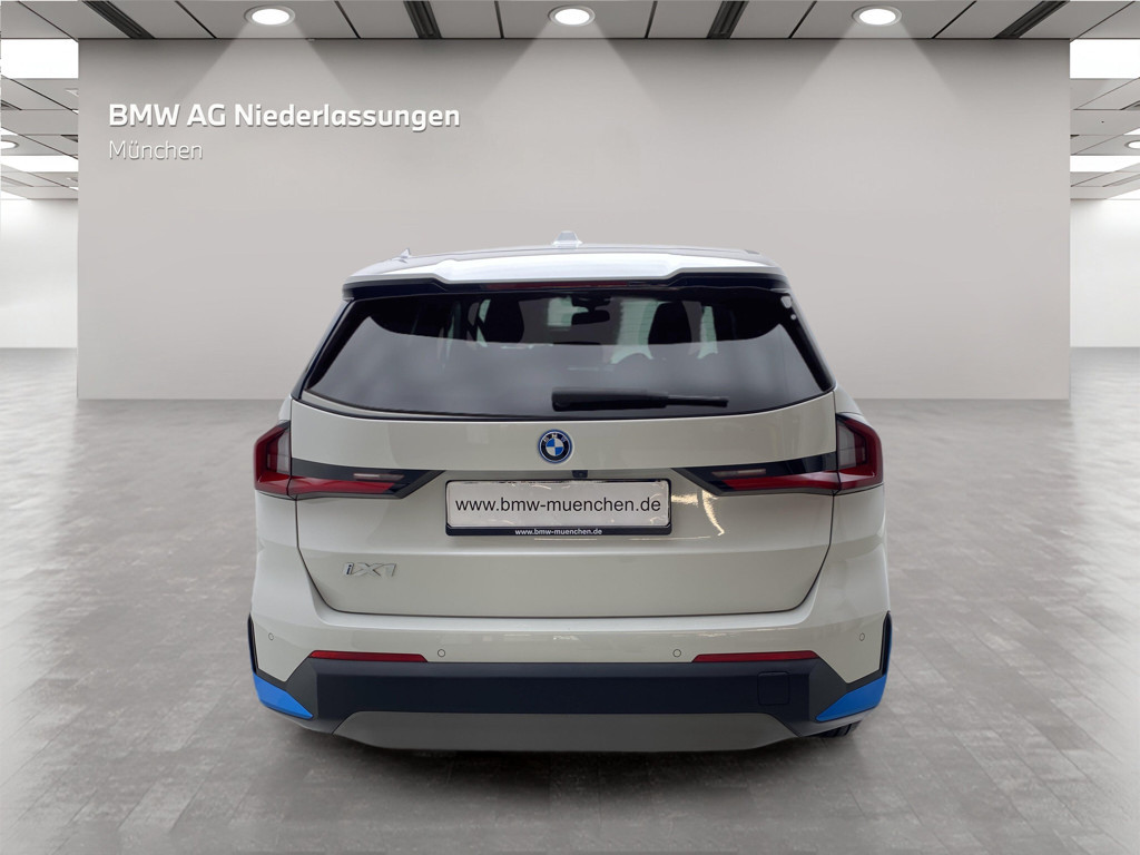BMW iX1