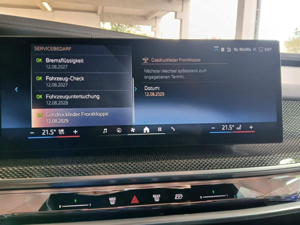 BMW i7