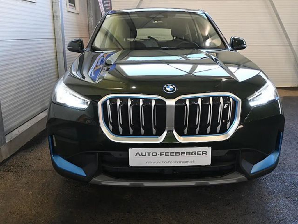 BMW iX1