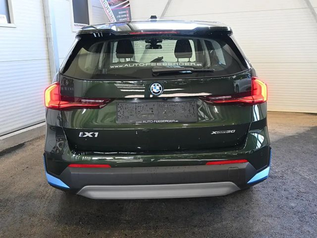 BMW iX1