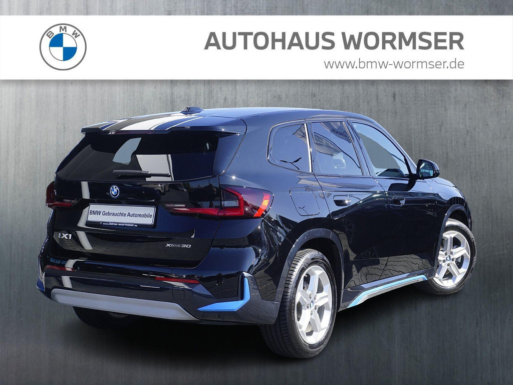 BMW iX1