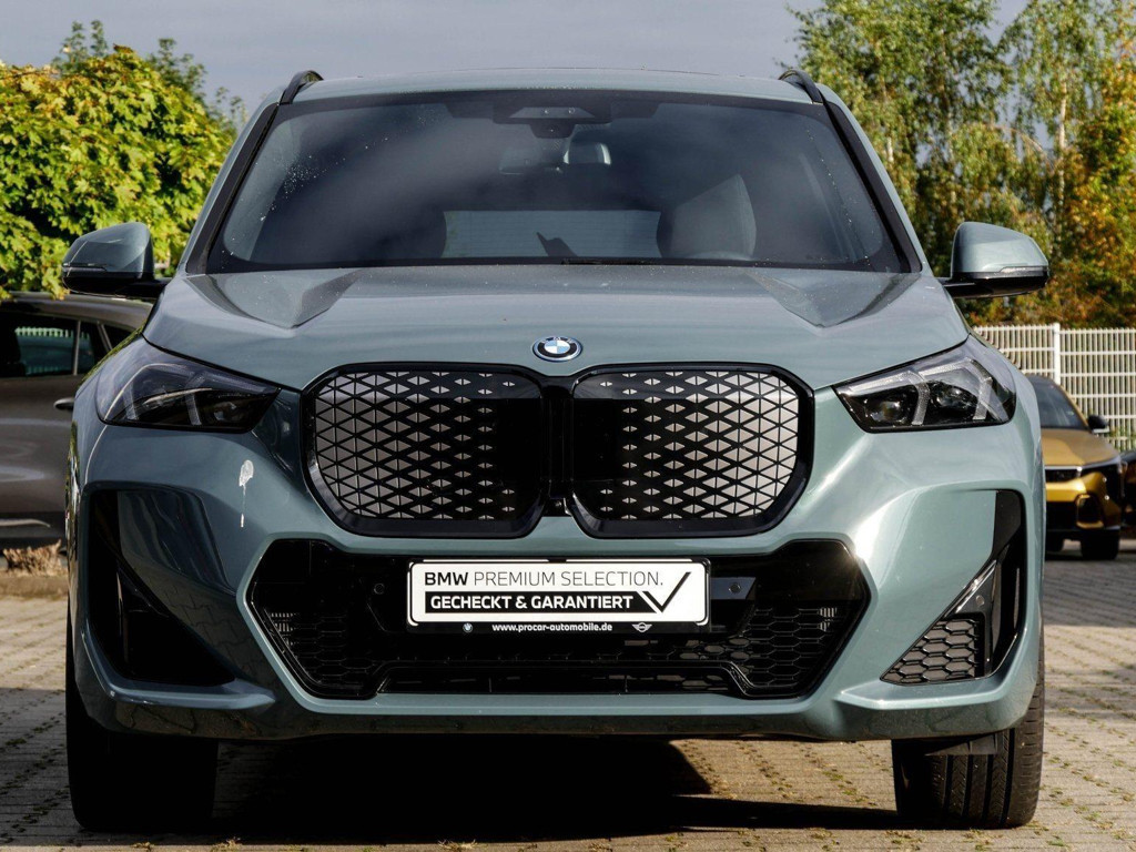 BMW iX1