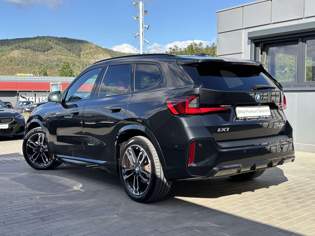 BMW iX1