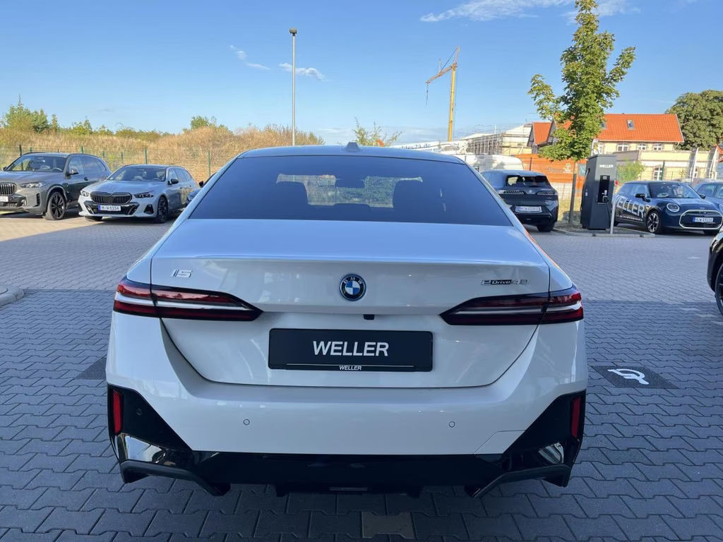 BMW i5