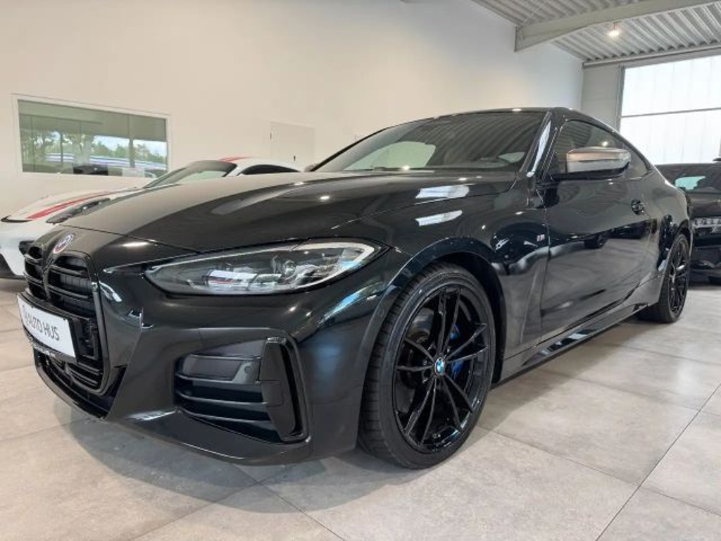 BMW M4 xDrive Coupé