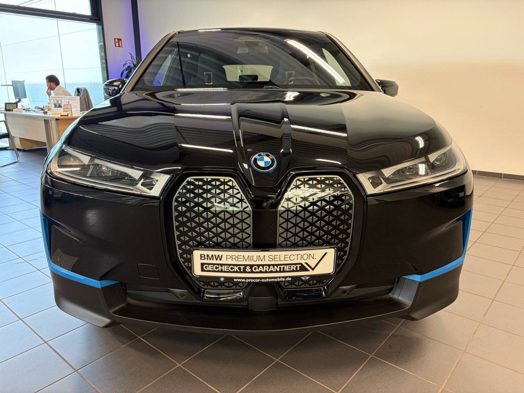 BMW iX