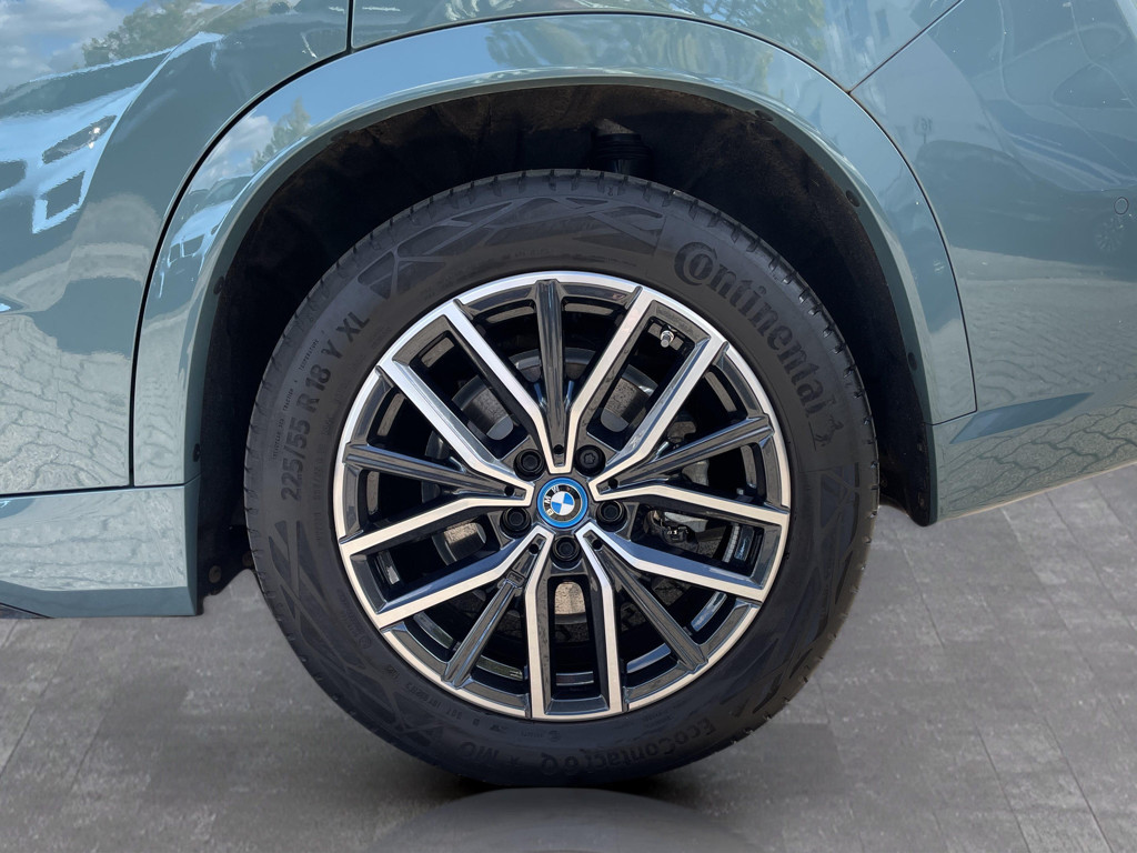 BMW iX1