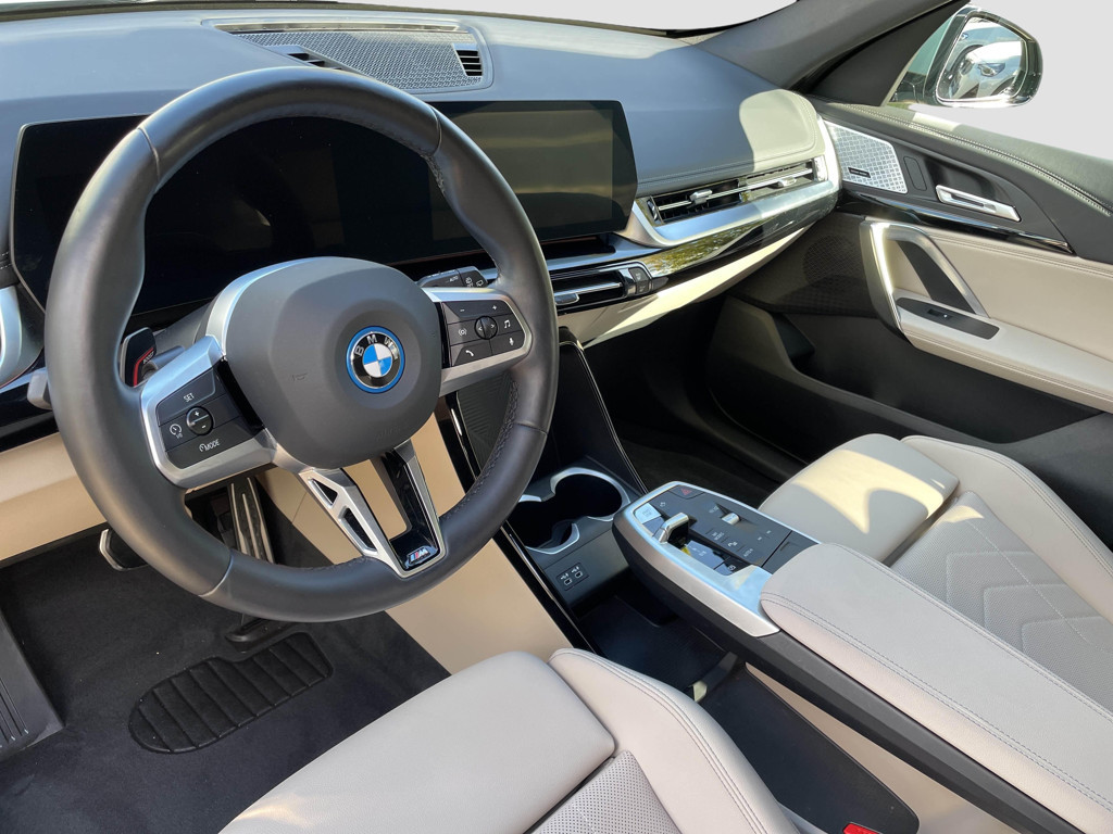 BMW iX1