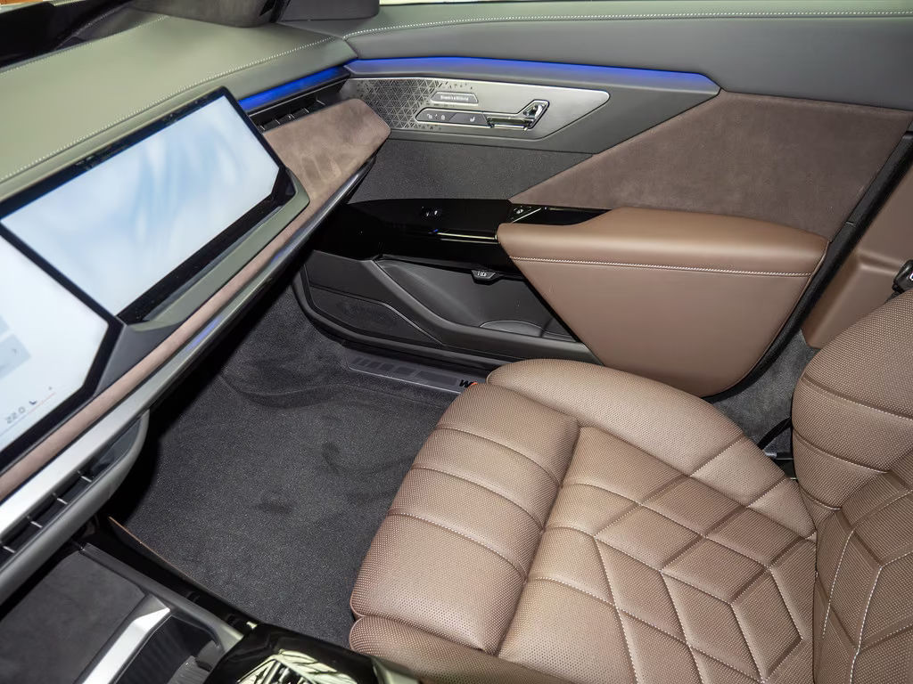 BMW i7