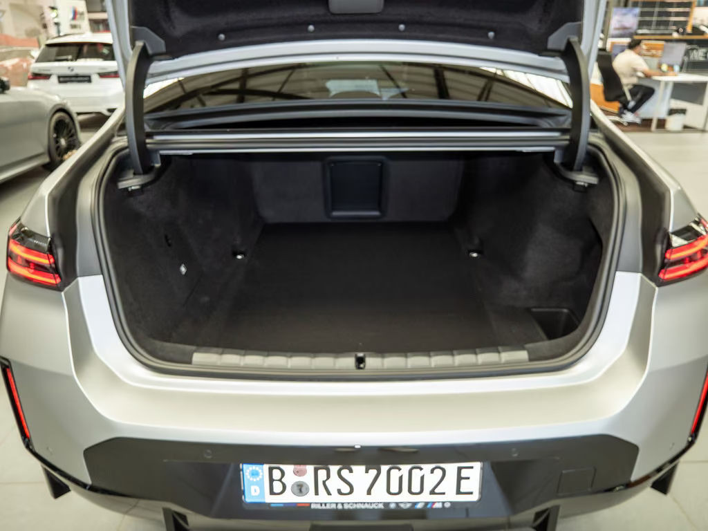 BMW i7