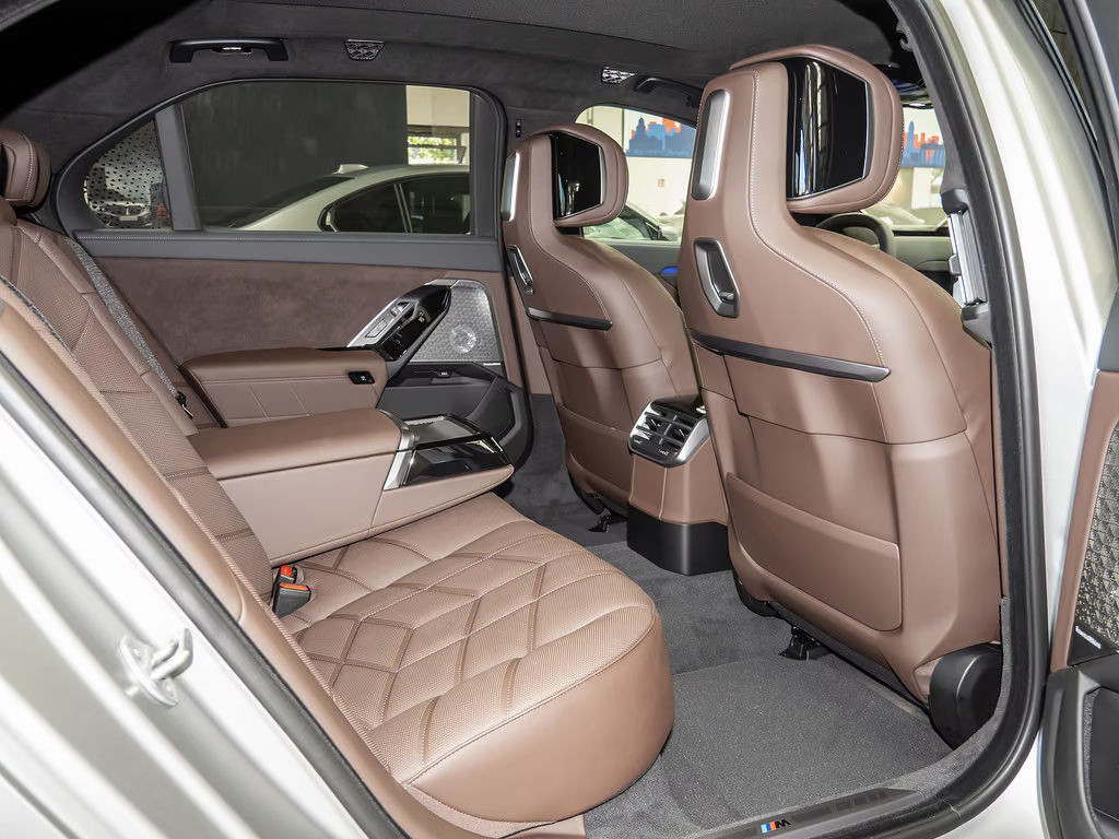BMW i7