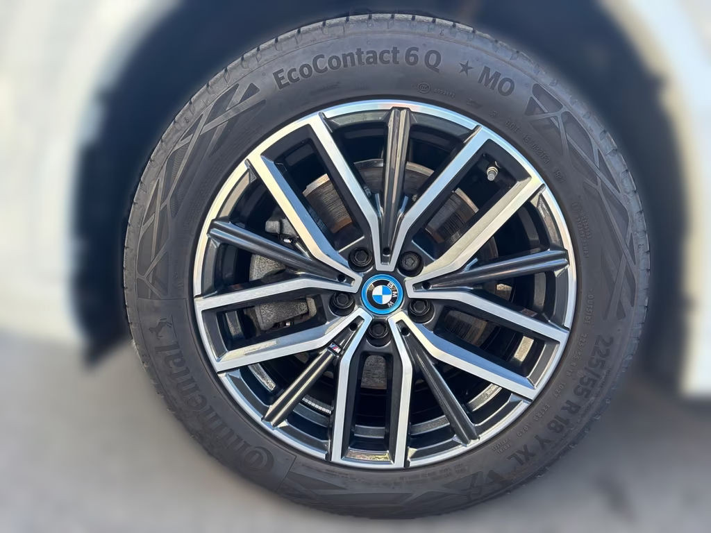 BMW iX1