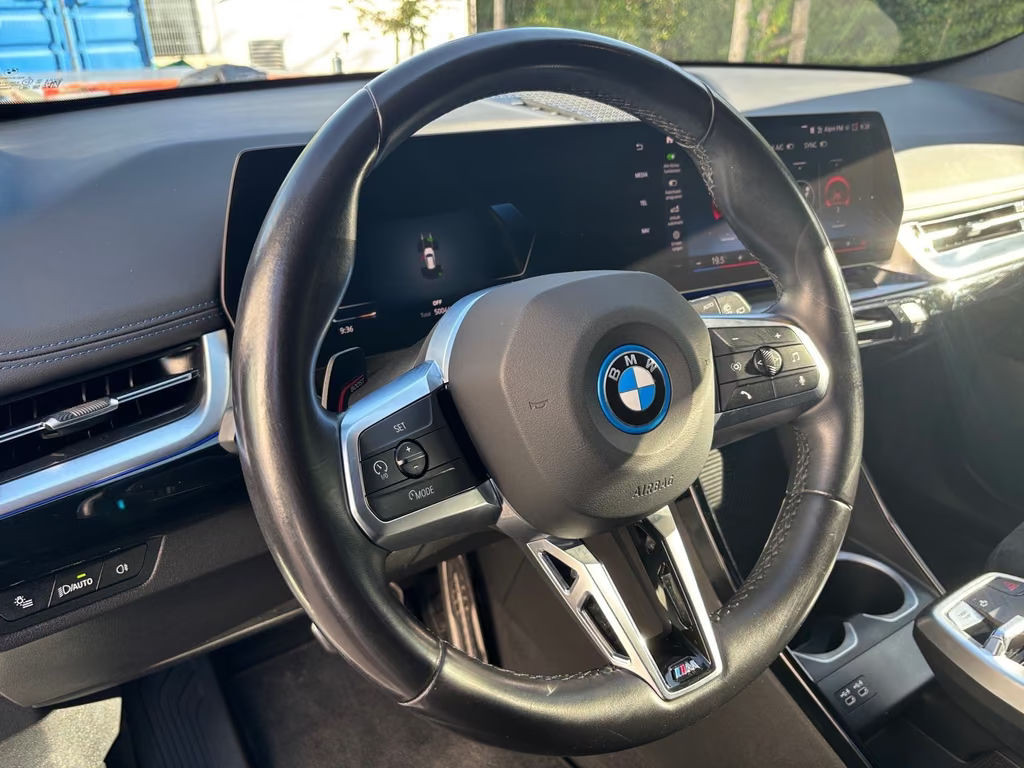 BMW iX1