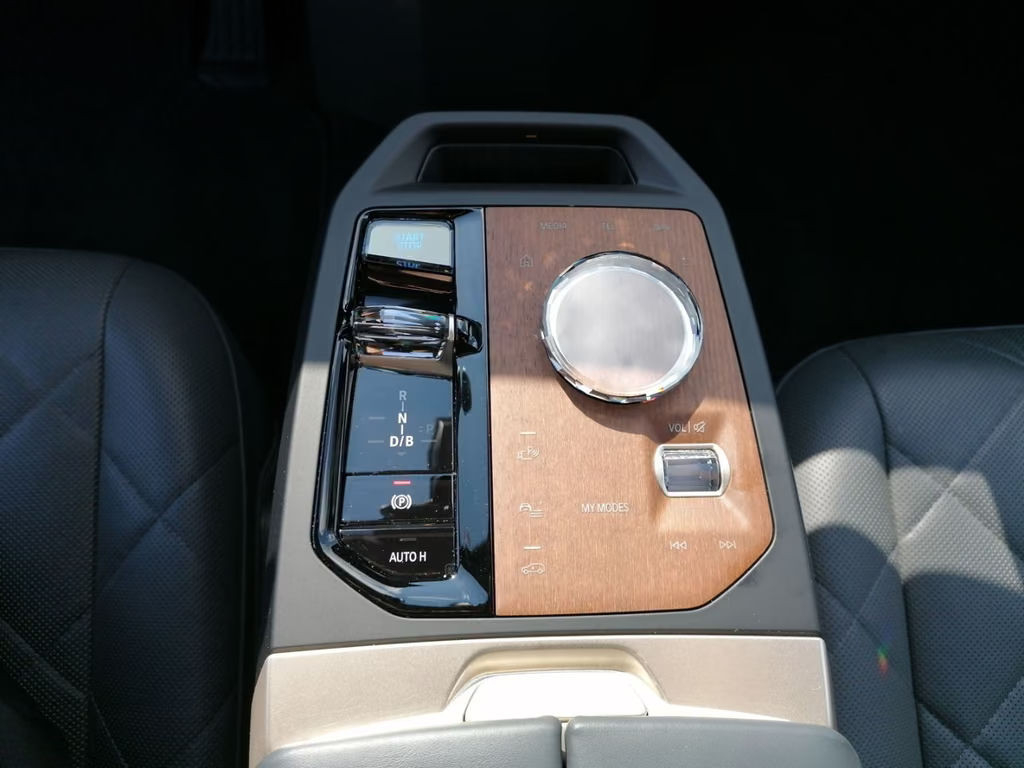 BMW iX