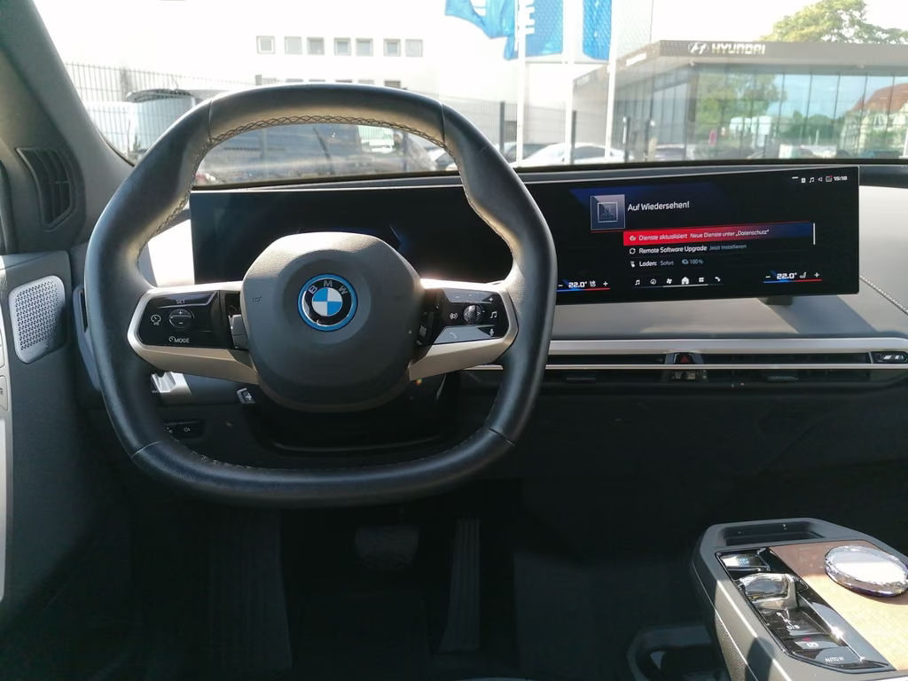BMW iX