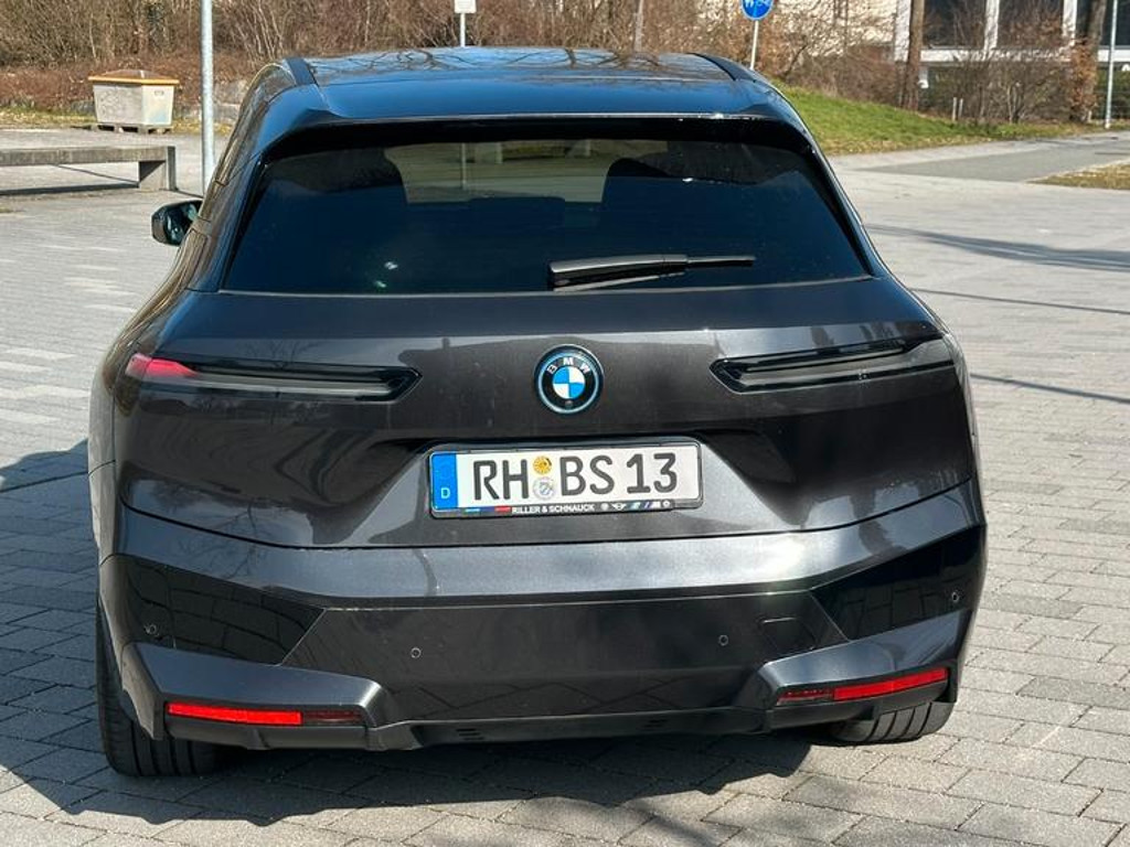 BMW iX