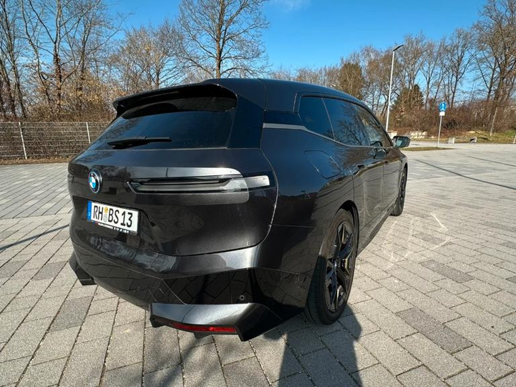 BMW iX