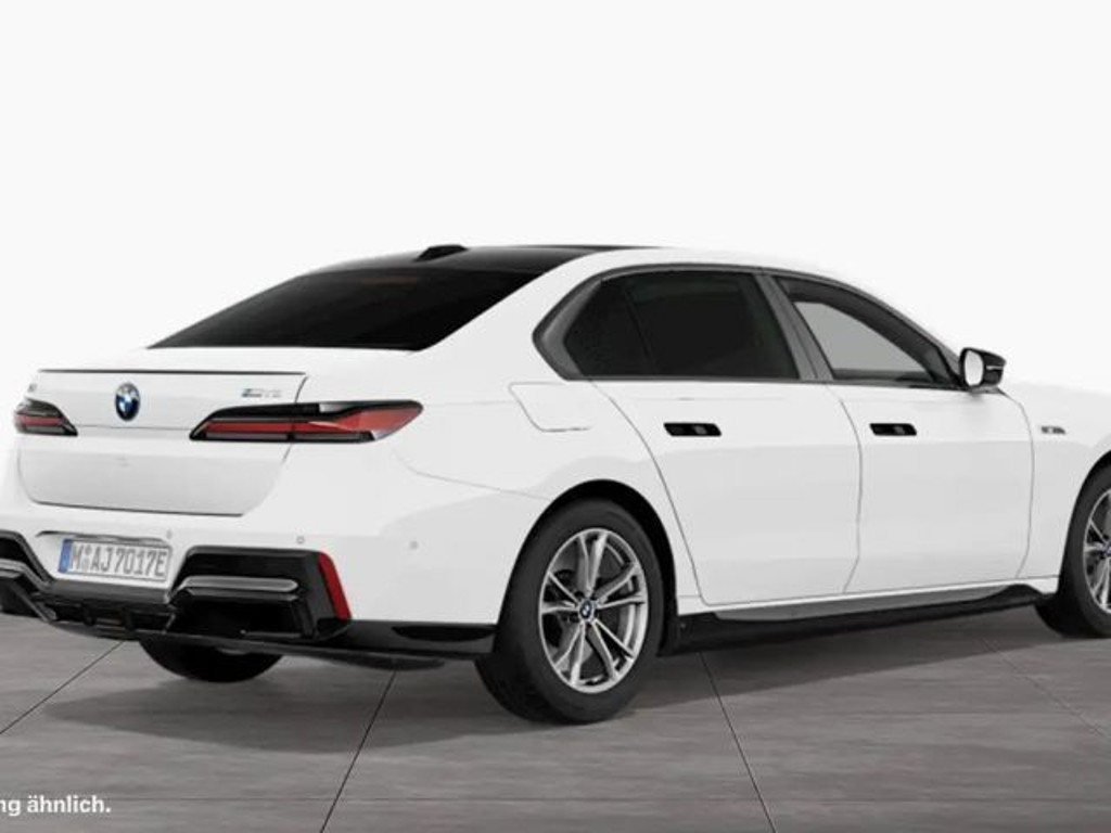 BMW i7