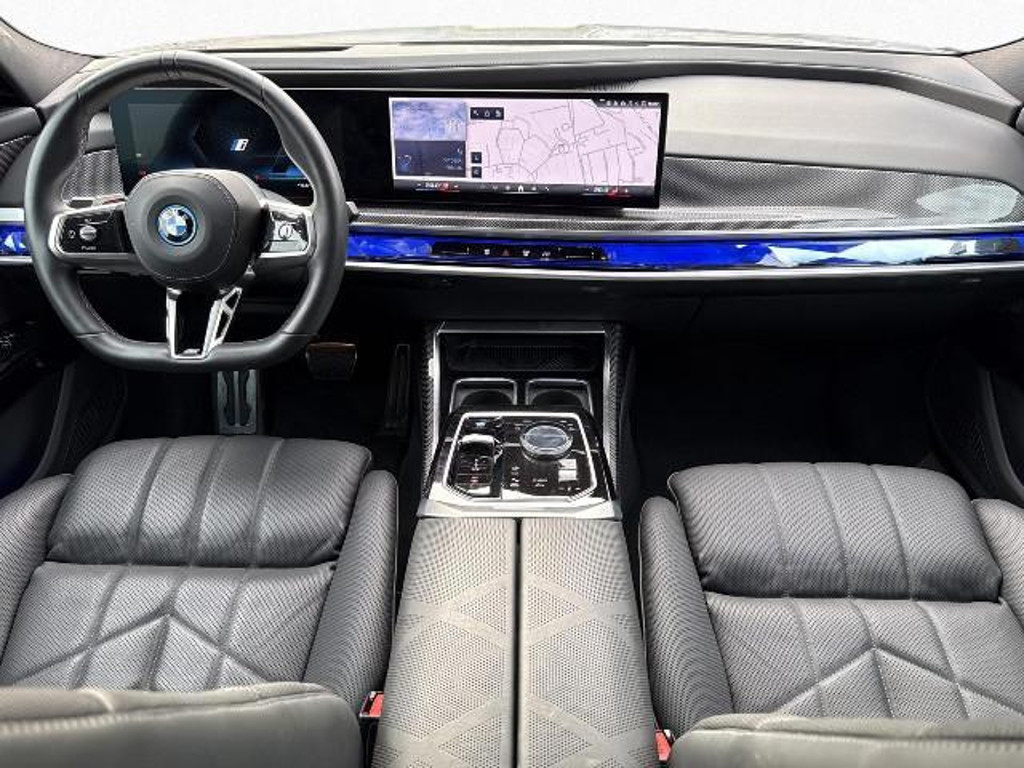 BMW i7