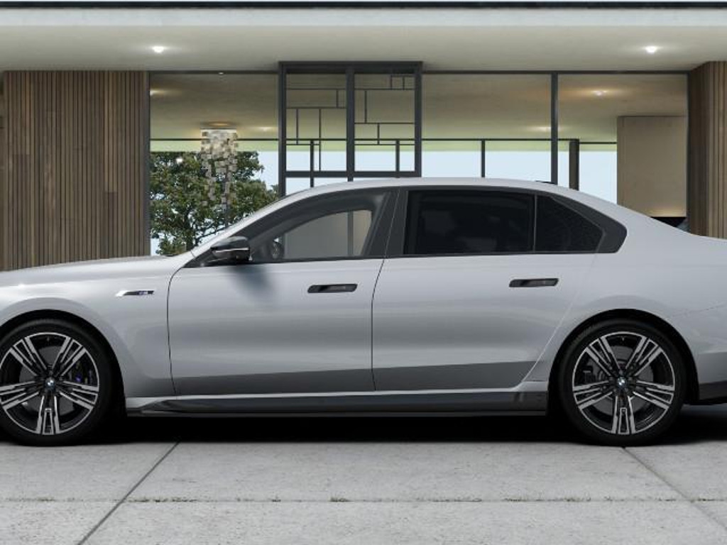 BMW i7