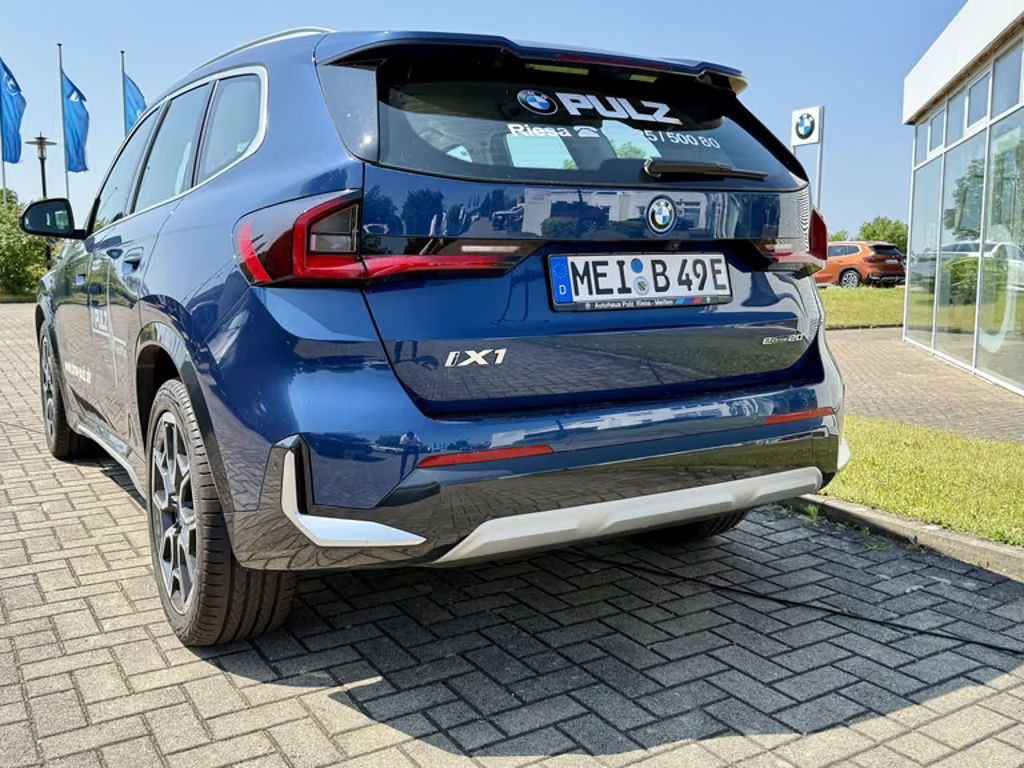 BMW iX1