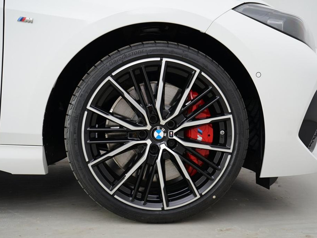 BMW M235
