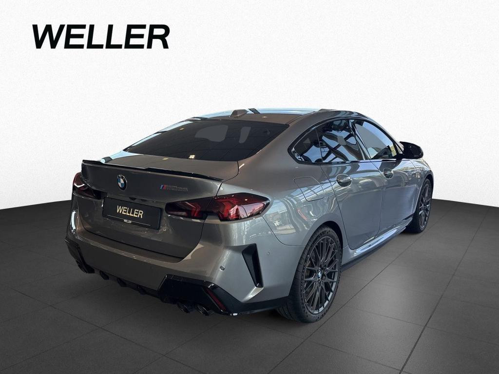 BMW M235