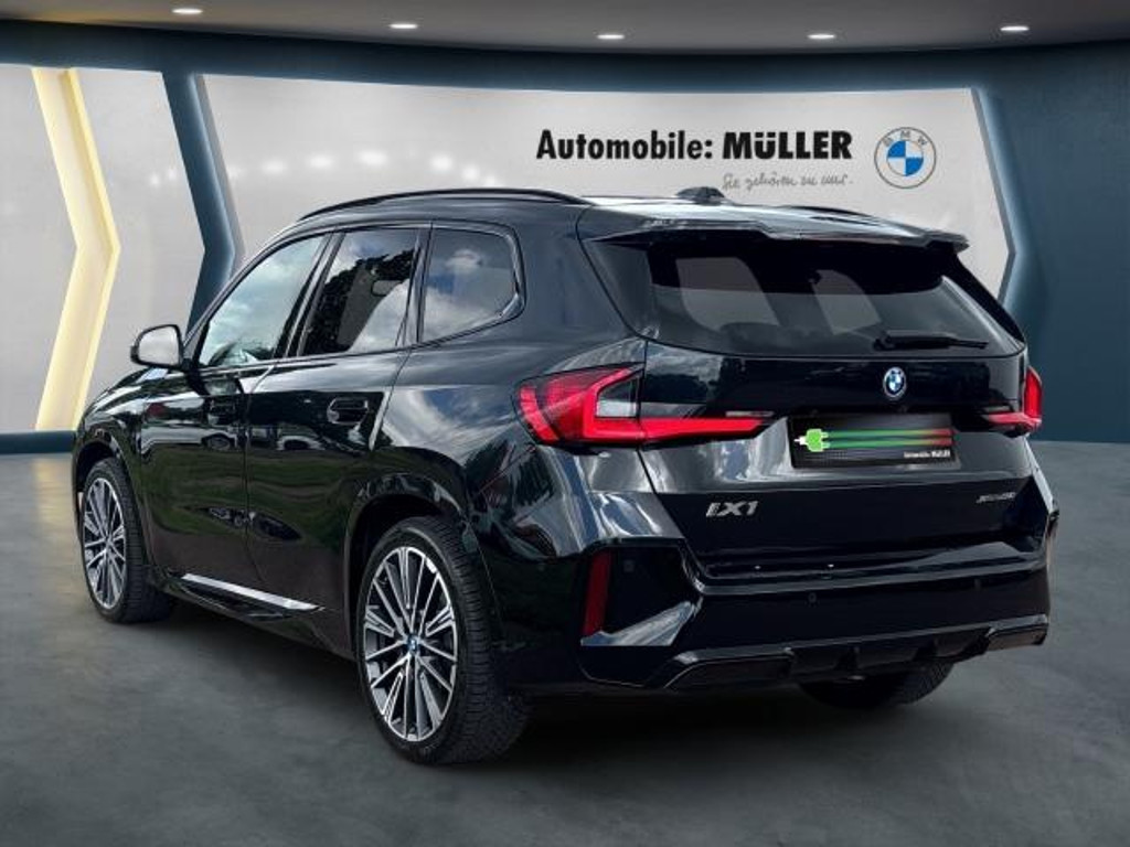 BMW iX1