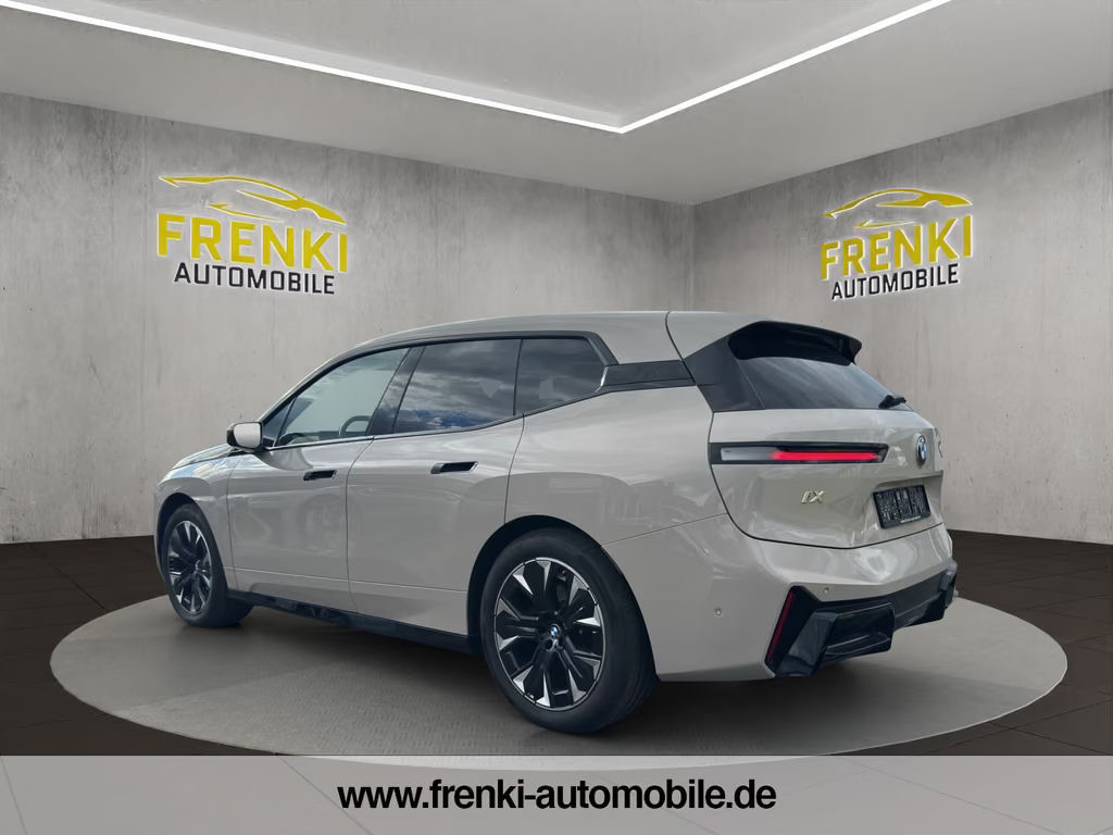 BMW iX