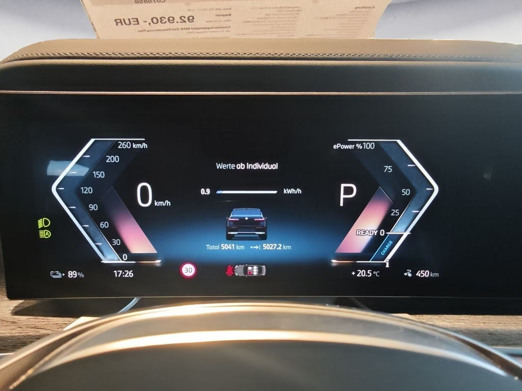 BMW i7