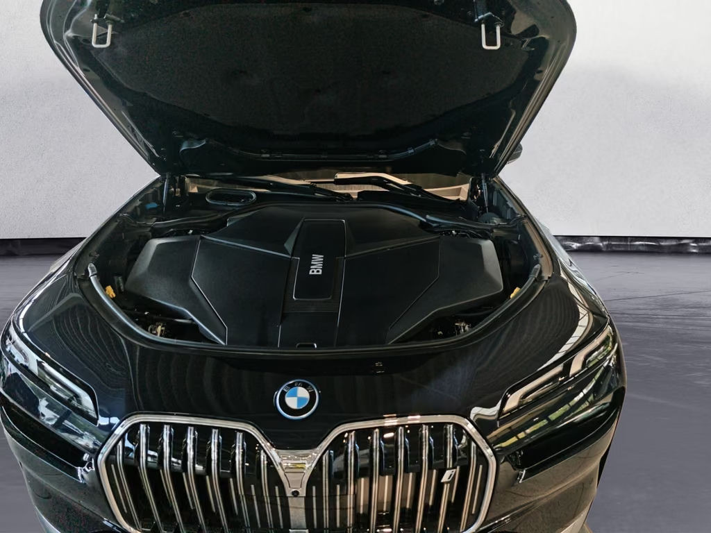 BMW i7