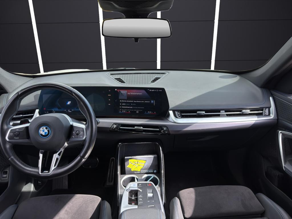 BMW iX1