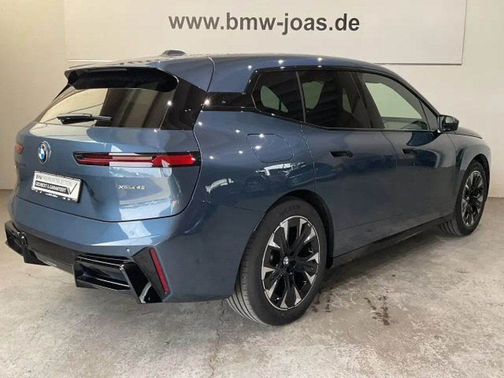 BMW iX
