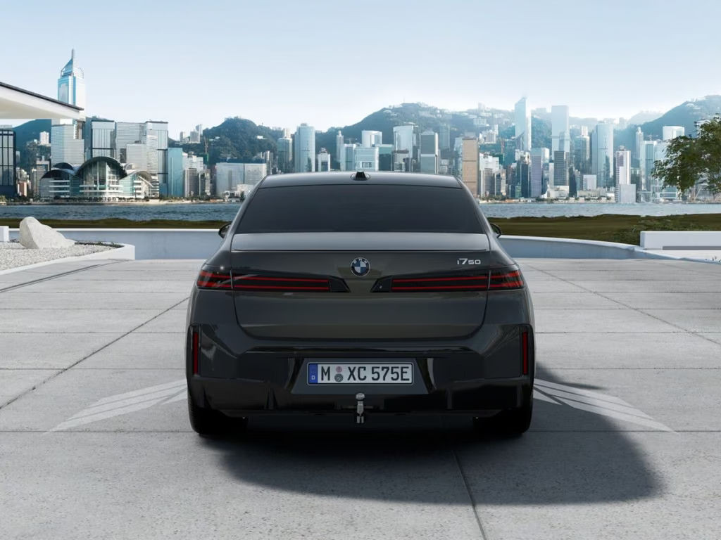 BMW i7