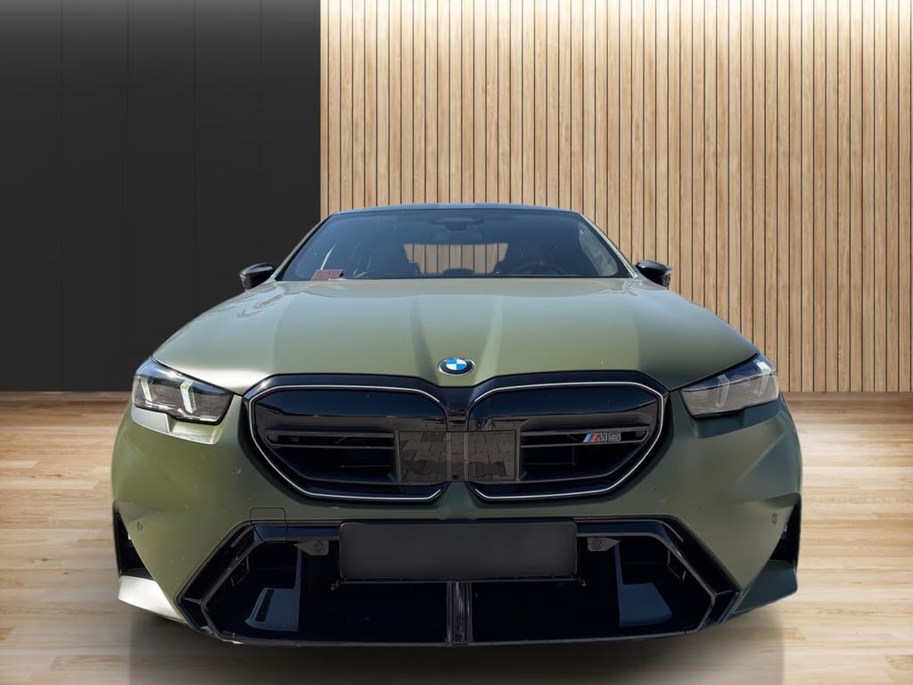 BMW M5 xDrive Sedan