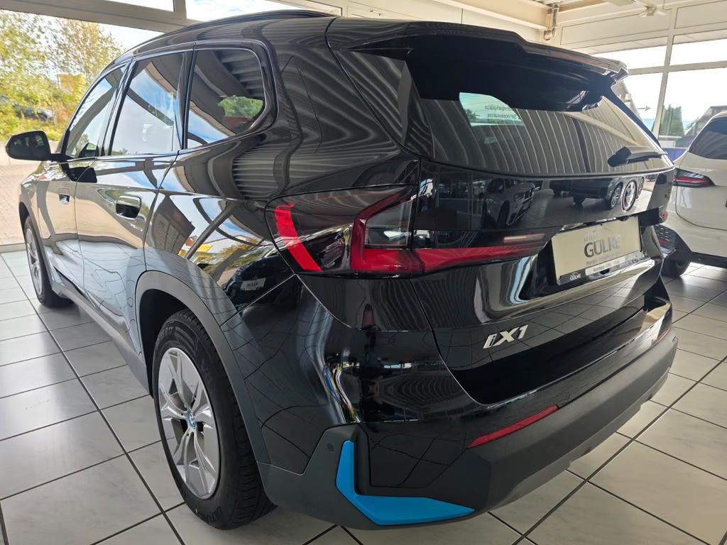 BMW iX1