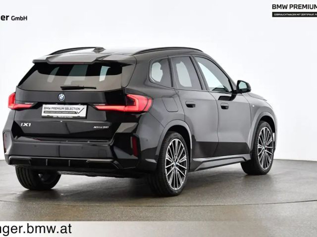 BMW iX1