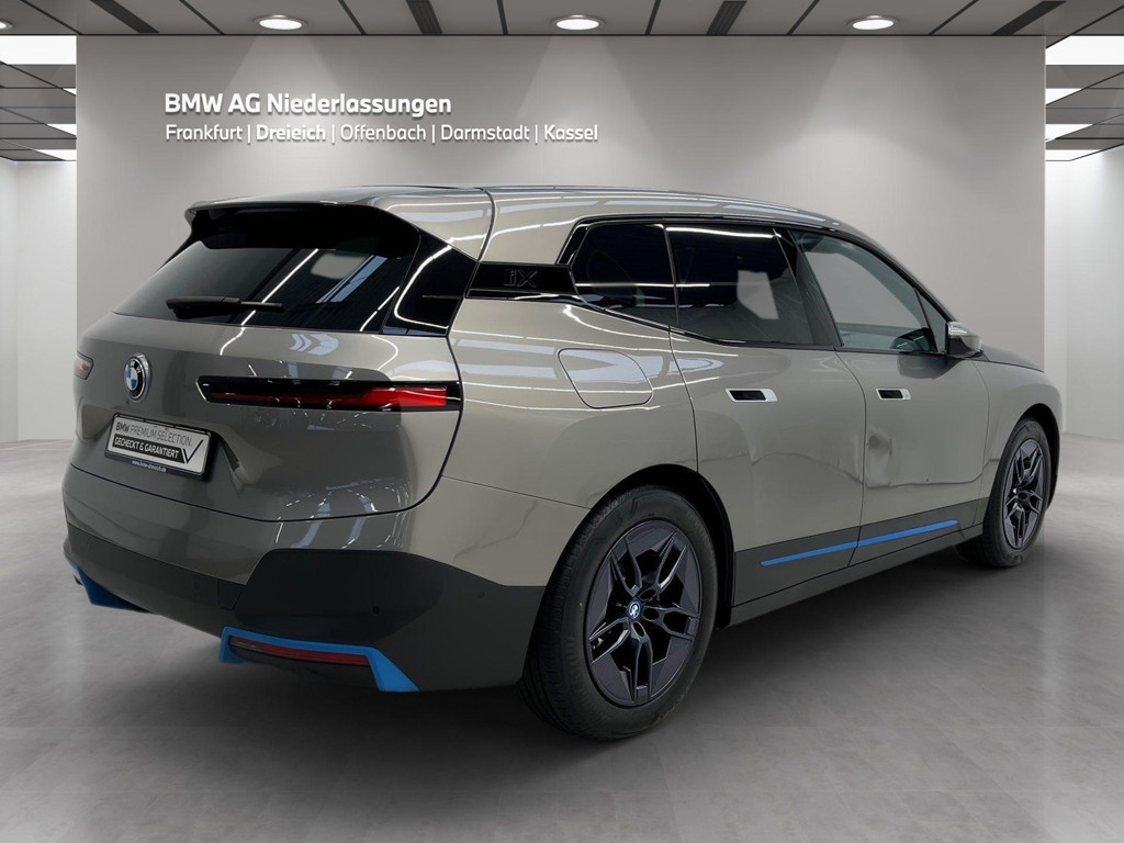 BMW iX