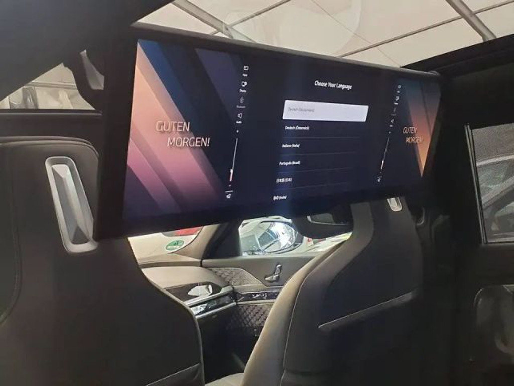 BMW i7