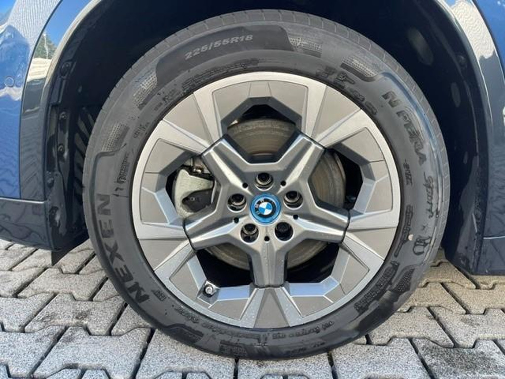 BMW iX1