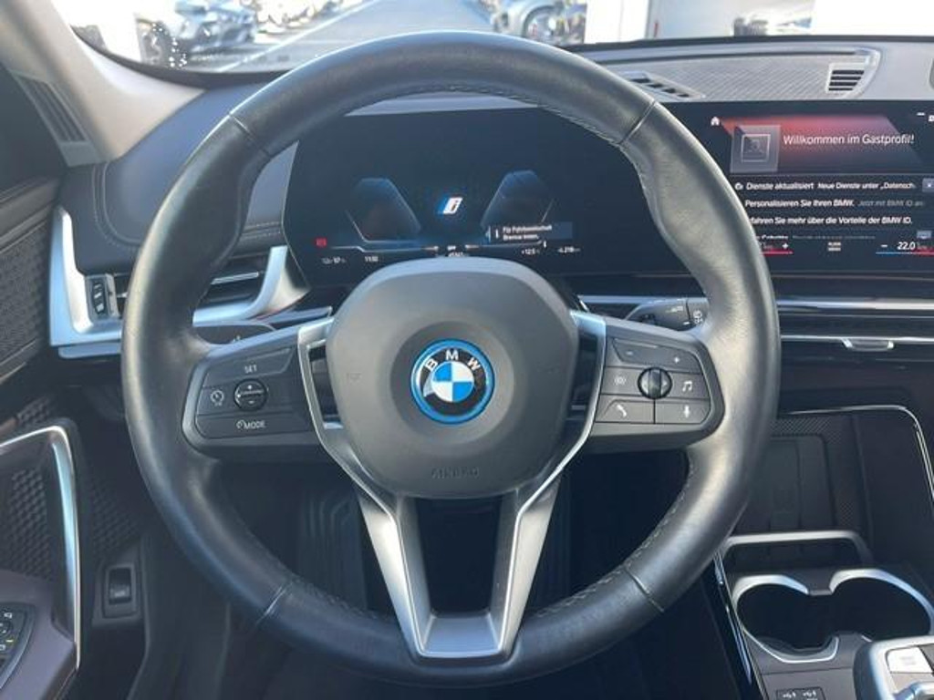 BMW iX1