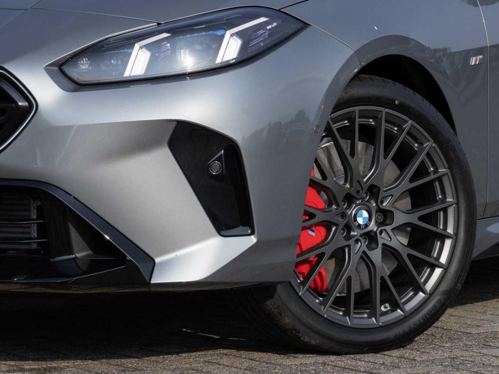 BMW M235